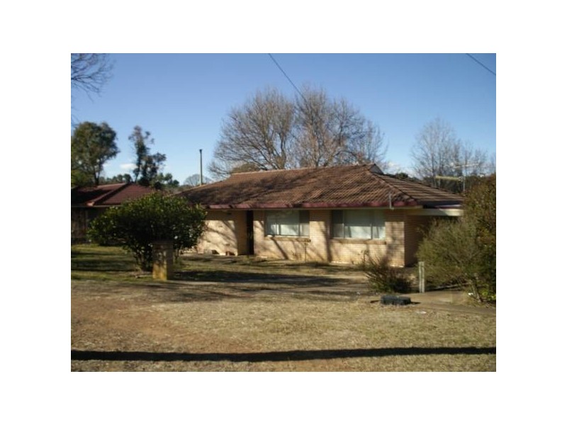 CHESTNUT
AVENUE, Armidale NSW 2350