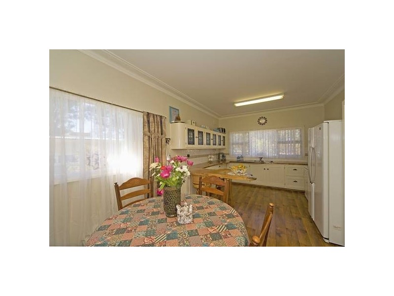 Erskine Street, Armidale NSW 2350