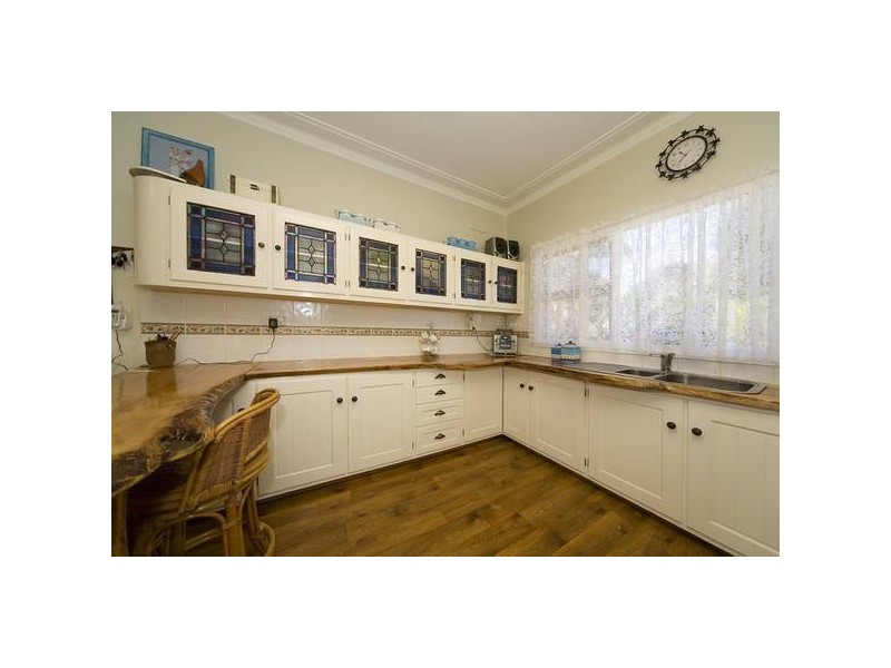 Erskine Street, Armidale NSW 2350