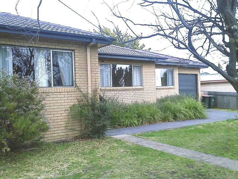 12 JAMES AVENUE, Armidale NSW 2350