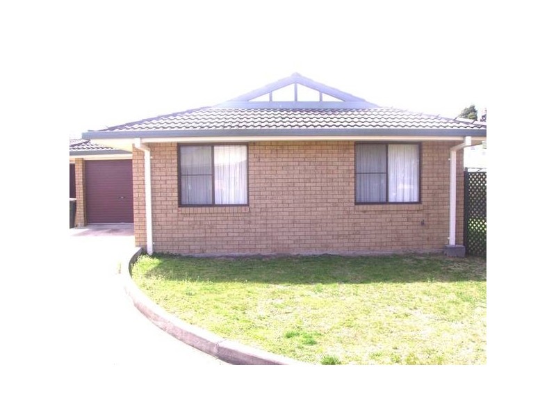 2/24 Samuelson Crescent, Armidale NSW 2350