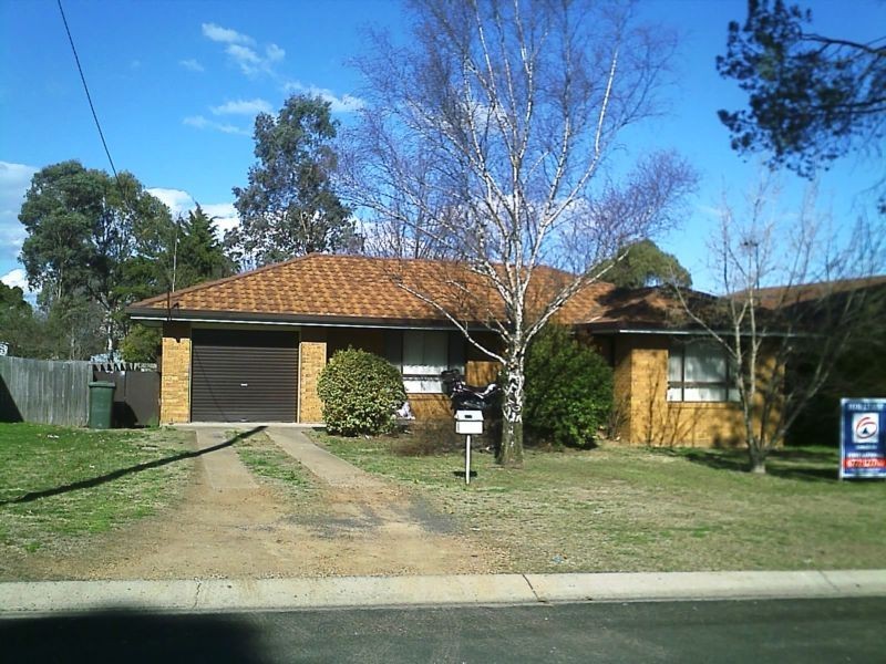 35 WHITE AVENUE, Armidale NSW 2350