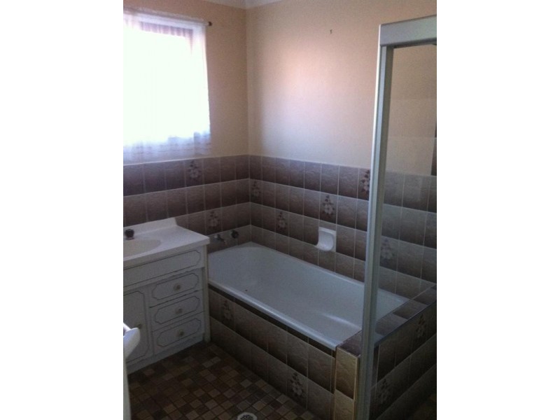 35 WHITE AVENUE, Armidale NSW 2350