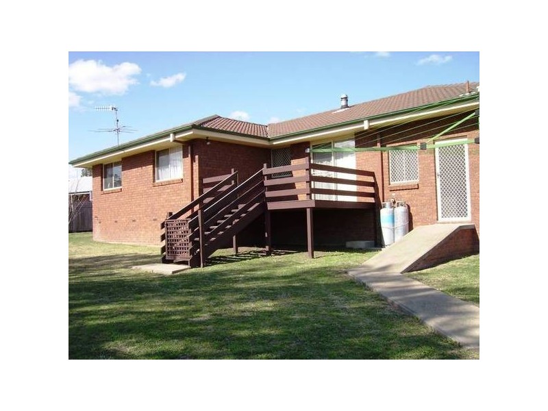 14 MILSON PLACE, Armidale NSW 2350