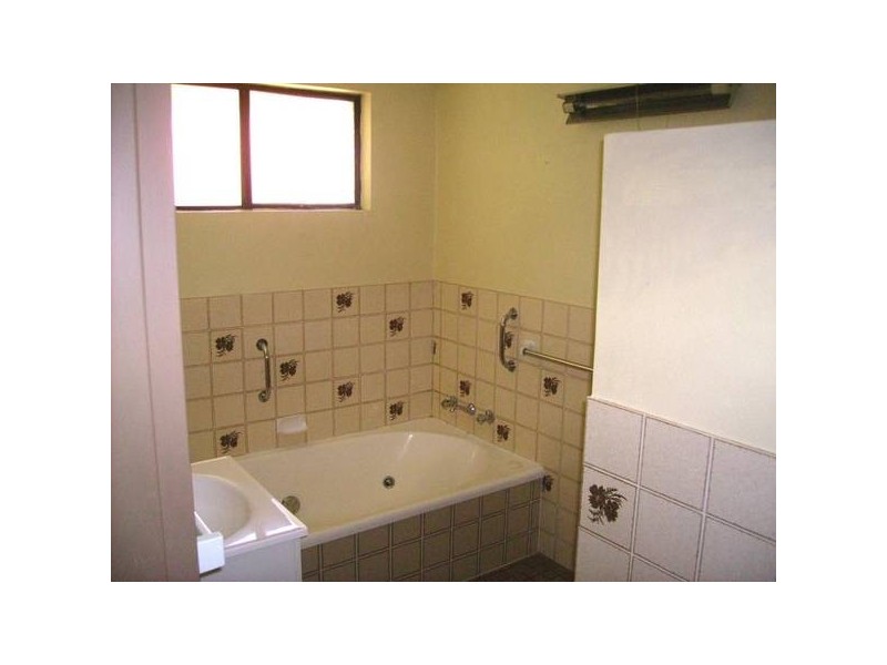 18 Crest Road, Armidale NSW 2350