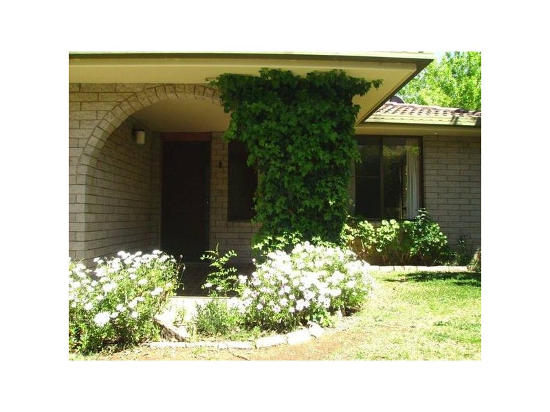 18 Crest Road, Armidale NSW 2350