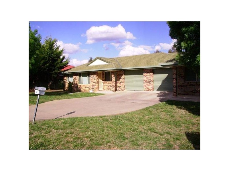 2 Glendower Close, Armidale NSW 2350