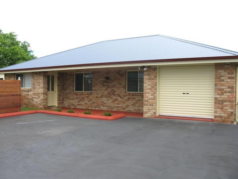 2/5 Queen Elizabeth Drive, Armidale NSW 2350