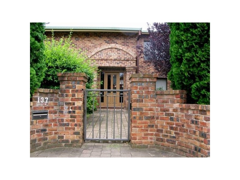 2/137 Brown Street, Armidale NSW 2350