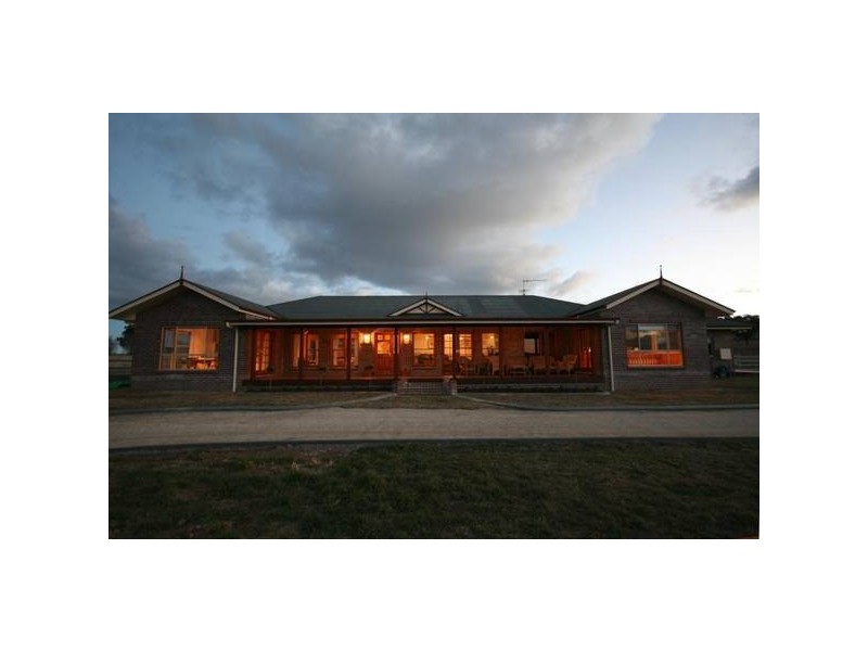 41 McCannas Road, Armidale NSW 2350