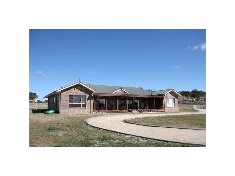 41 McCannas Road, Armidale NSW 2350