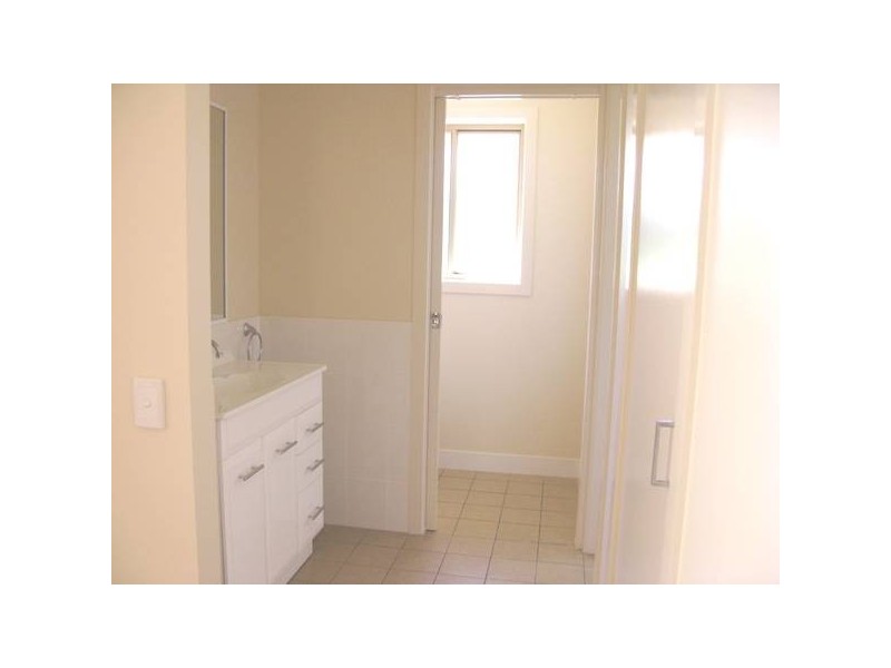 2/13 Amber Close, Armidale NSW 2350