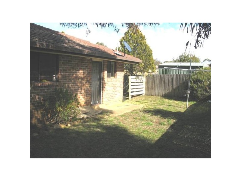 2/27 Murray Avenue, Armidale NSW 2350