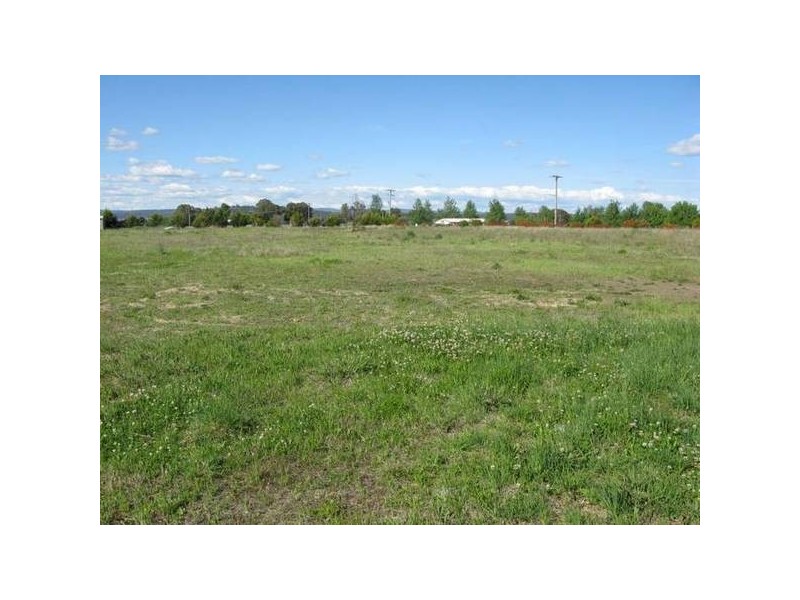 4 LINK ROAD, Armidale NSW 2350