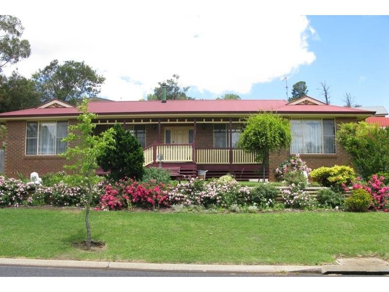 5 Nathaniel Pidgeon Drive, Armidale NSW 2350