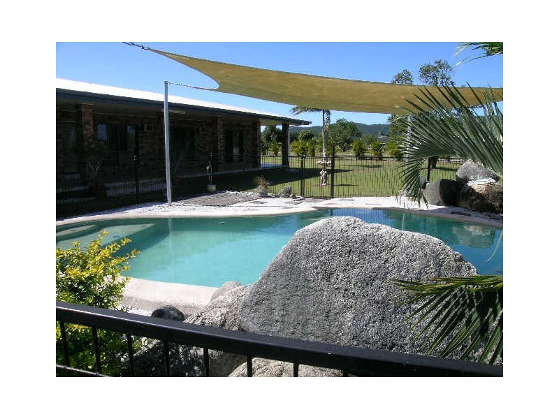 1 La Rocca, Innisfail QLD 4860