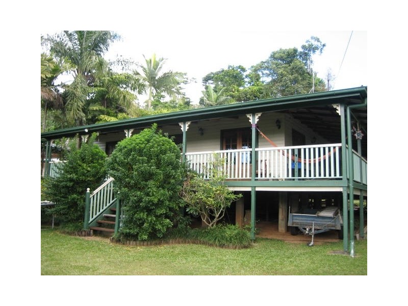 17 Enid Street, Flying Fish Point QLD 4860