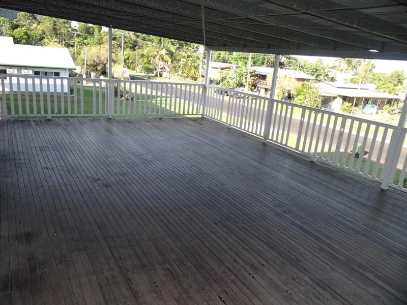 19 Enid Street, Flying Fish Point QLD 4860
