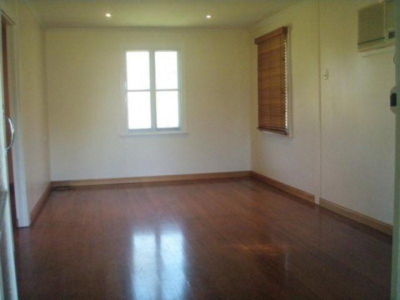 8 Maud Street, Flying Fish Point QLD 4860