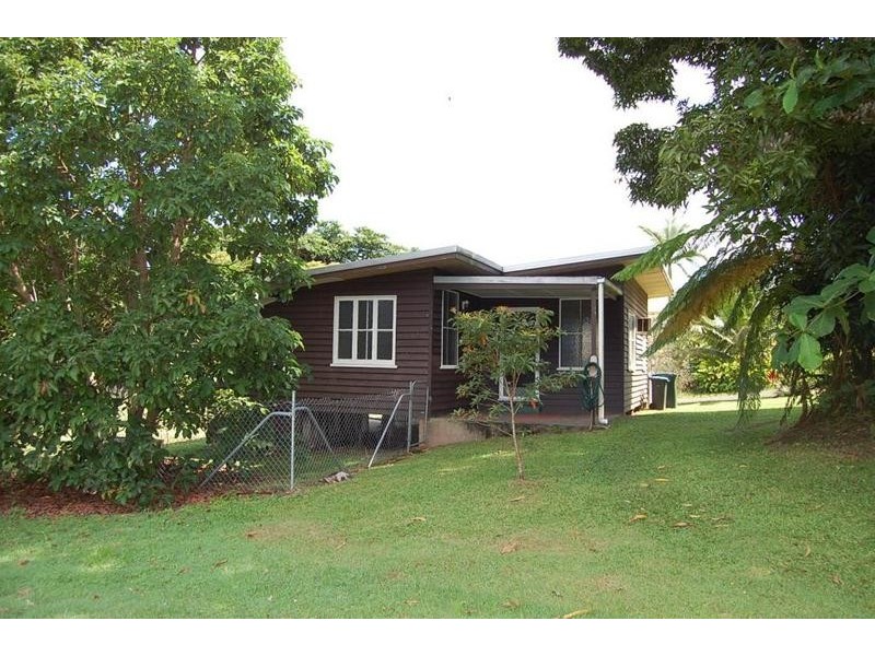 8 Maud Street, Flying Fish Point QLD 4860