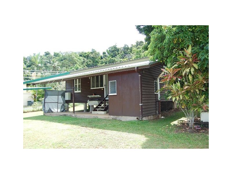 8 Maud Street, Flying Fish Point QLD 4860