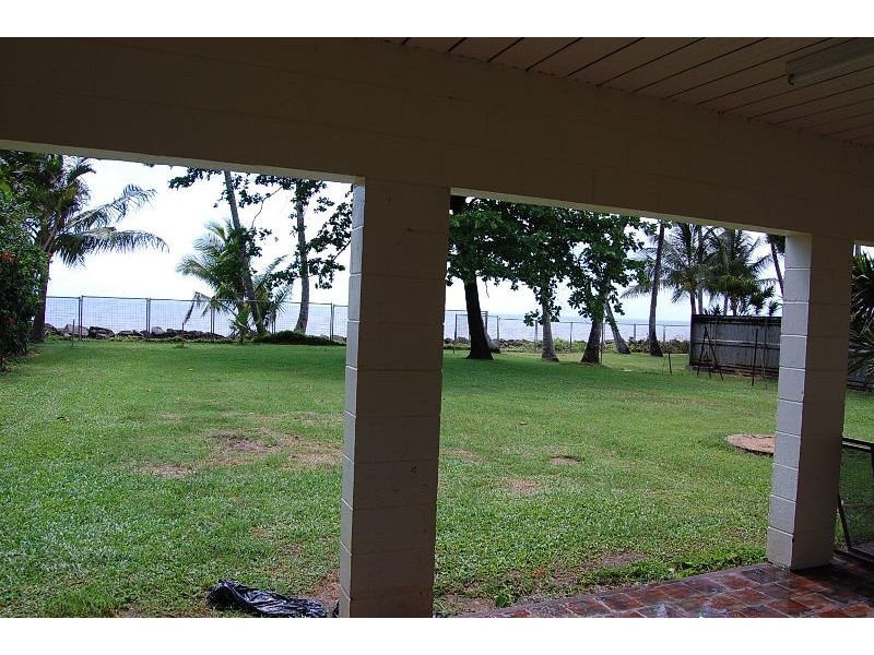 16 Feldt Street, Flying Fish Point QLD 4860