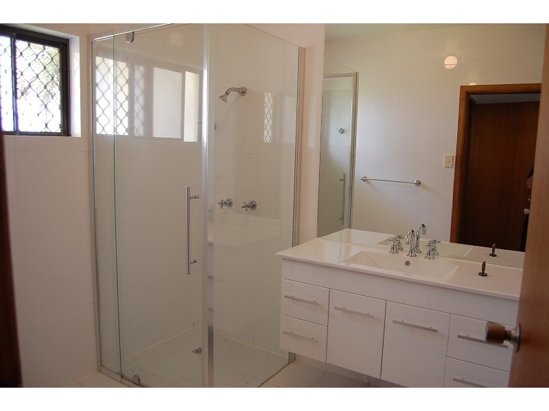 16 Feldt Street, Flying Fish Point QLD 4860