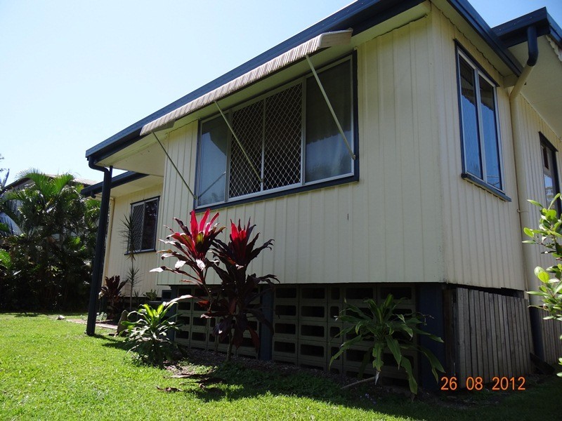 22 MAUDE ST, Flying Fish Point QLD 4860