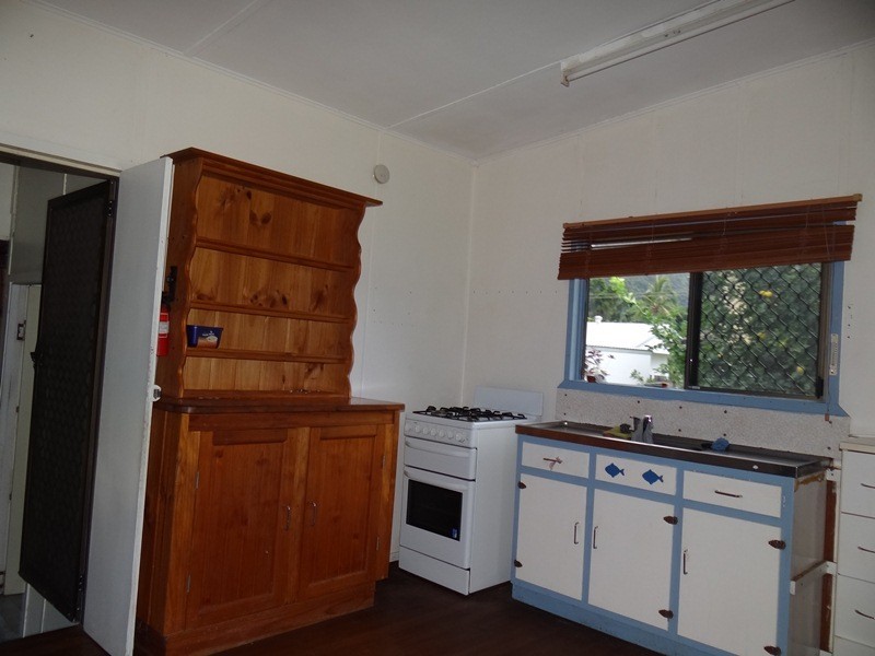 21 JUDY STREET, Flying Fish Point QLD 4860