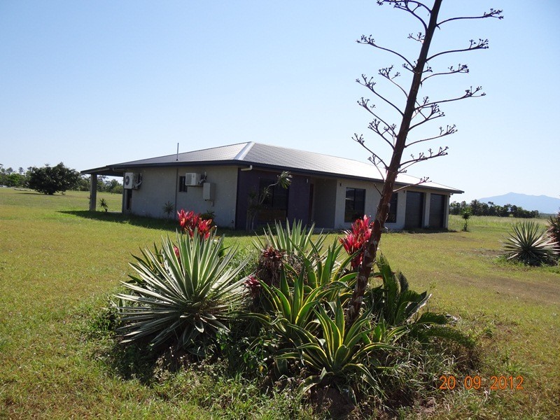 25 Bulgaru, Etty Bay QLD 4858
