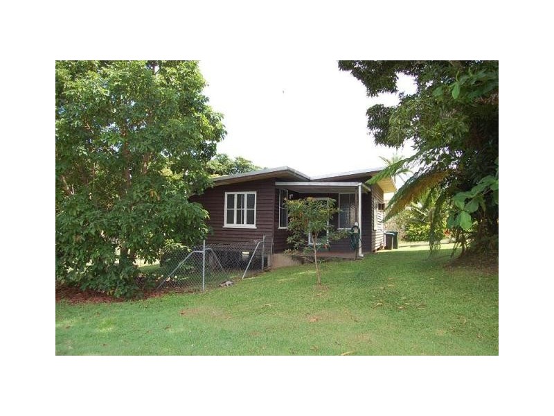 8 Maud Street, Flying Fish Point QLD 4860