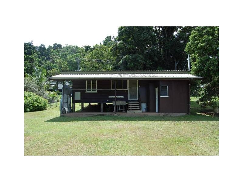 8 Maud Street, Flying Fish Point QLD 4860