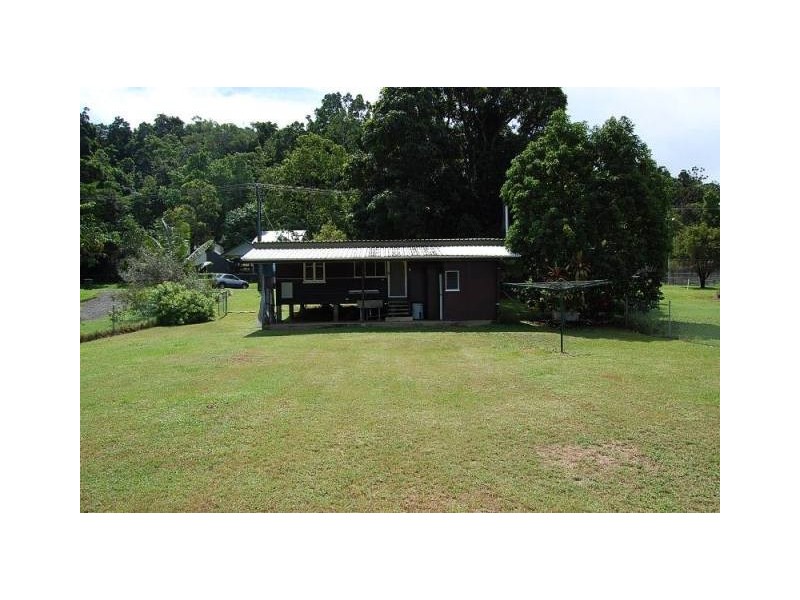 8 Maud Street, Flying Fish Point QLD 4860