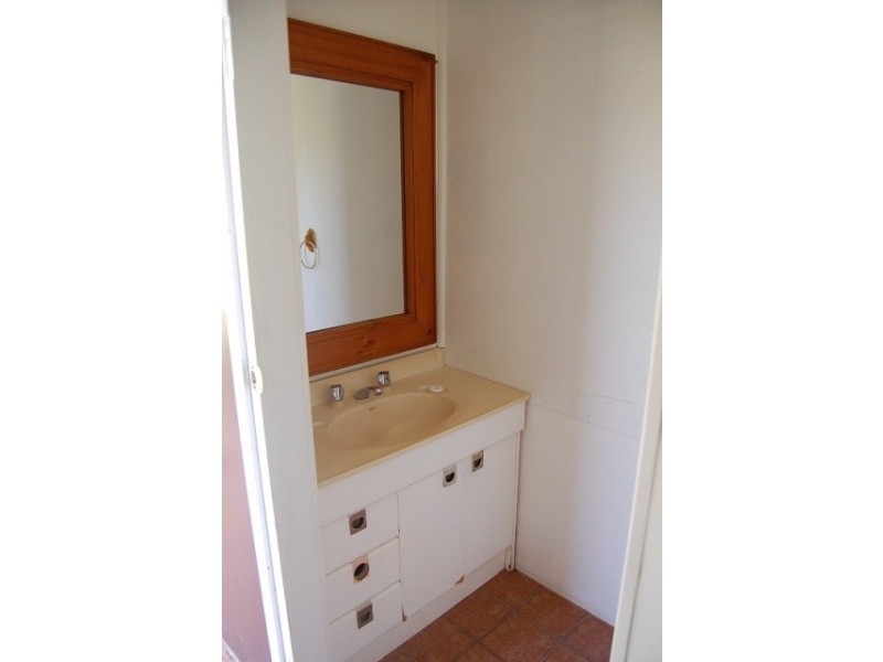 8 Maud Street, Flying Fish Point QLD 4860