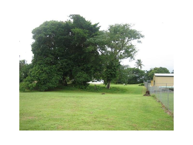 8 Maud Street, Flying Fish Point QLD 4860