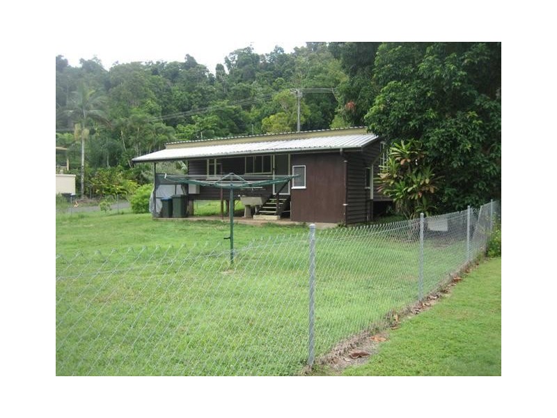 8 Maud Street, Flying Fish Point QLD 4860