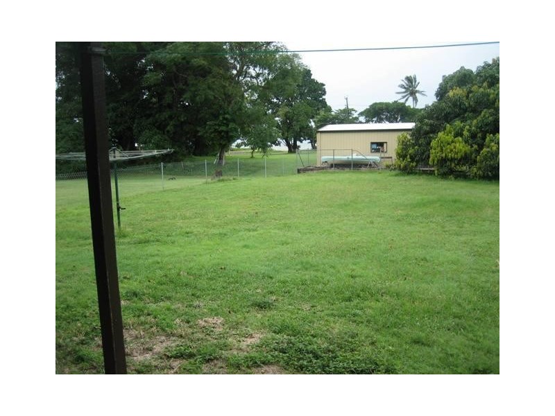 8 Maud Street, Flying Fish Point QLD 4860