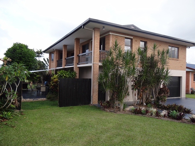 32 Flying Fish Pnt Rd, Innisfail QLD 4860