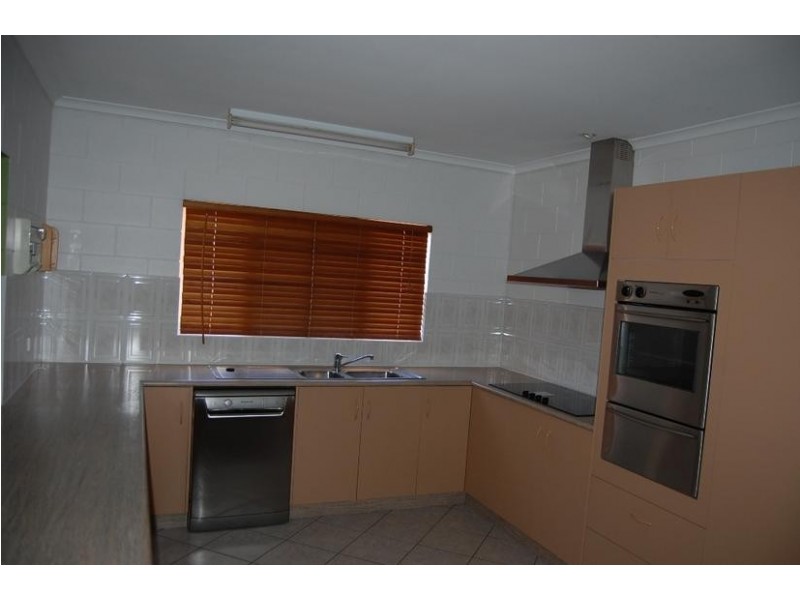 14 Broad Street, Etty Bay QLD 4858