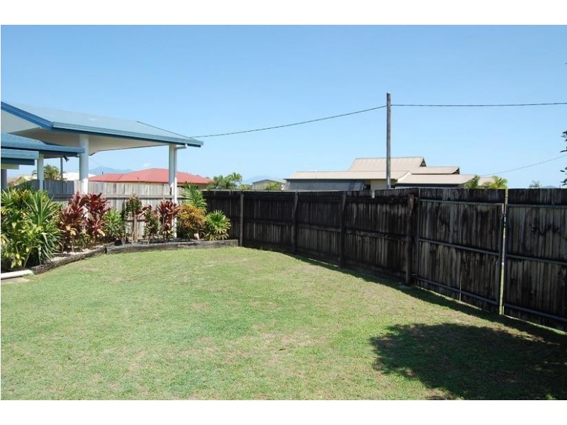 14 Broad Street, Etty Bay QLD 4858
