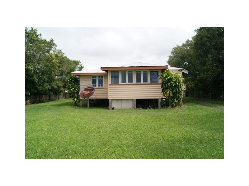 58 Esplanade, East Innisfail QLD 4860
