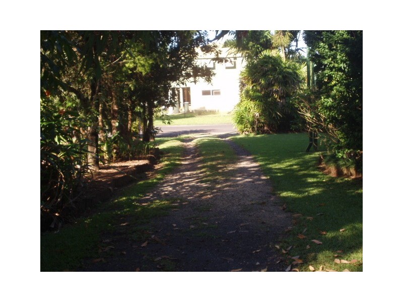17 Enid, Flying Fish Point QLD 4860