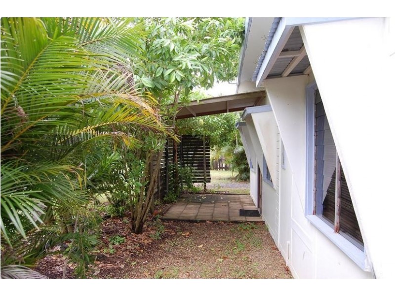 12 Judy Street, Flying Fish Point QLD 4860