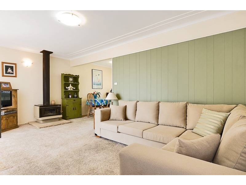 32 Ambleside Street, Wheeler Heights NSW 2097