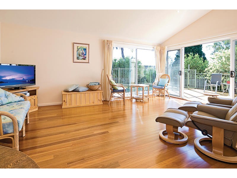 8 Grasmere Crescent, Wheeler Heights NSW 2097
