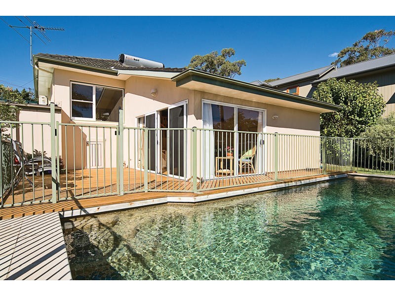 8 Grasmere Crescent, Wheeler Heights NSW 2097