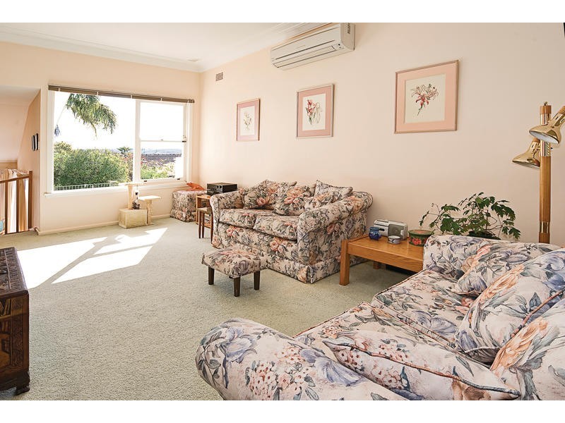 8 Grasmere Crescent, Wheeler Heights NSW 2097