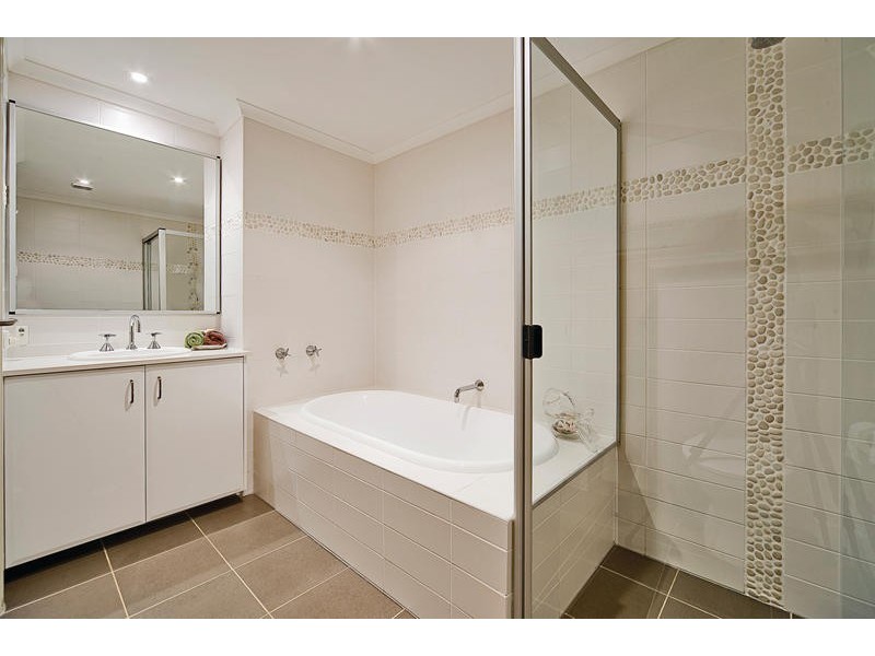 8/6 Fantail Avenue, Warriewood NSW 2102