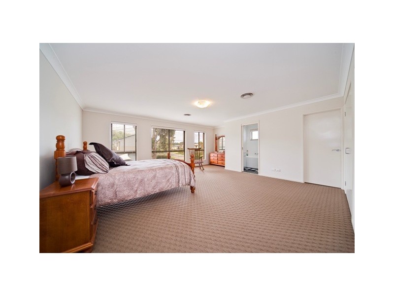 6 Eucalyptus Place, Warriewood NSW 2102