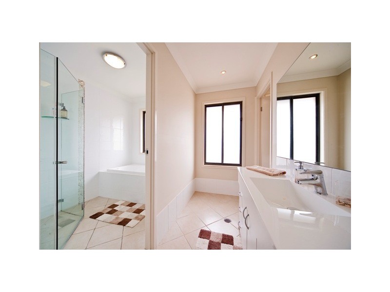 6 Eucalyptus Place, Warriewood NSW 2102